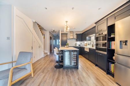 1403279-7-6985c86...