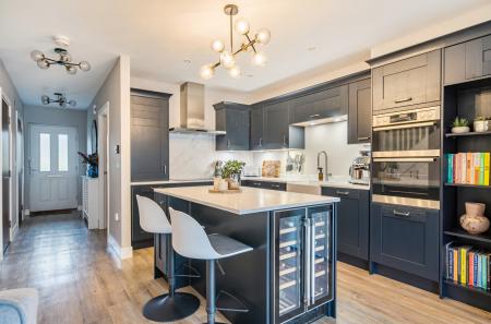 1403279-5-6985c84...