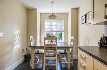 1415768-27-6992f5...