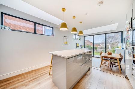 1416766-16-699c49...