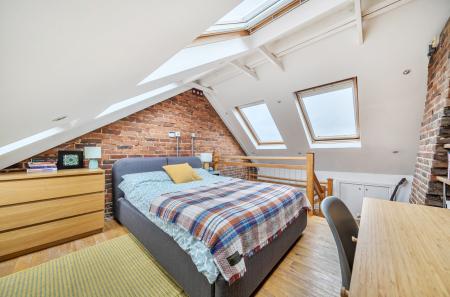 1416766-32-699c4b...