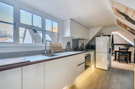 1417432-5-69a9510...