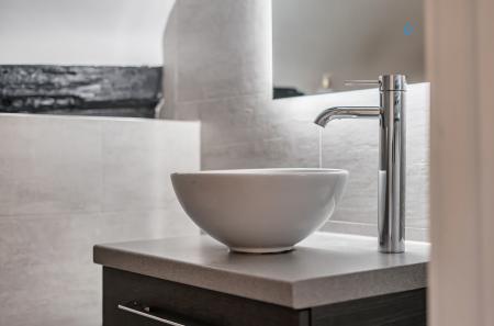 1417432-6-69a9512...