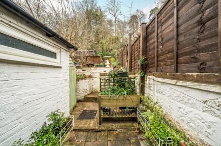 1425621-6-69b2d32...