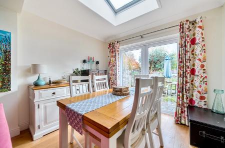 1375337-29-690dea...