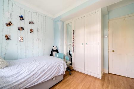 1375337-11-690de5...