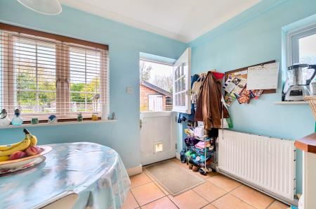 1375337-20-690de6...