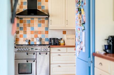 1375337-18-690de6...