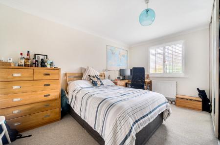 1375337-9-690de50...