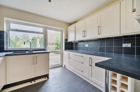 1324989-17-687664...