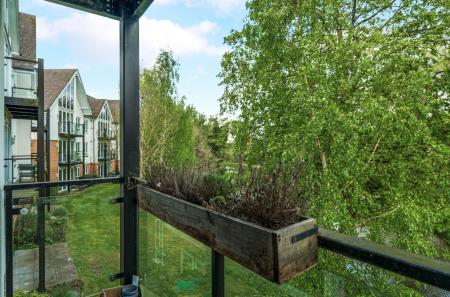 1446034-13-69e740...