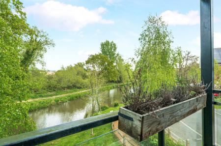 1446034-14-69e740...