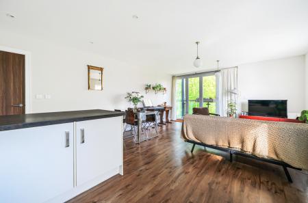 1446034-42-69e742...