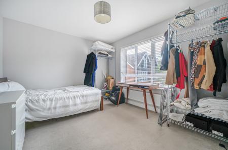 1446034-26-69e741...