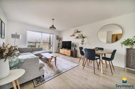 Living Room/Dining