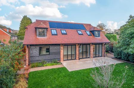 1385414-5-692f061...