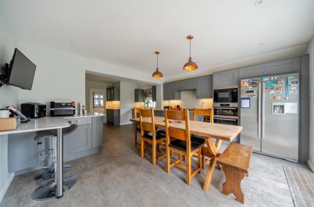Dining/Kitchen
