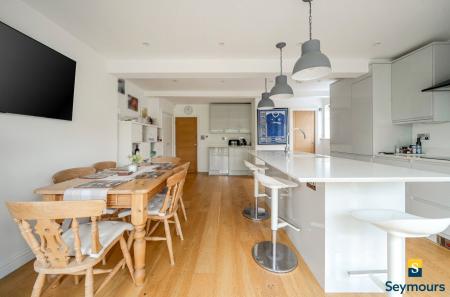 Kitchen/Dining