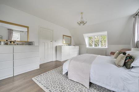 1358091-40-68d2c2...