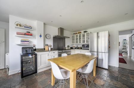 1358091-9-68d2bfe...