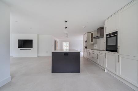 1397608-28-695fd2...