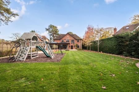 1384932-6-6929c9d...