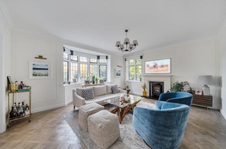 1384932-38-6929cb...