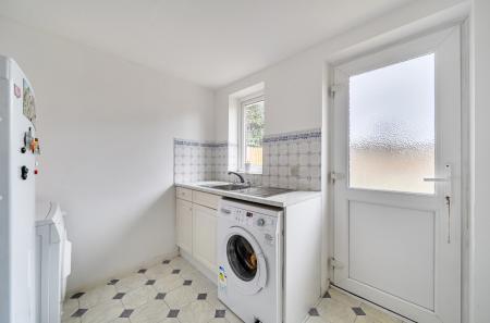 1397854-4-6978b2e...