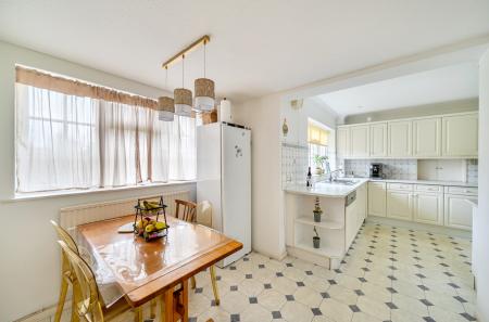 1397854-5-6978b32...