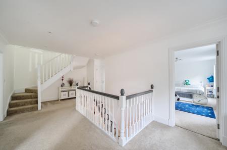 1373998-12-690396...