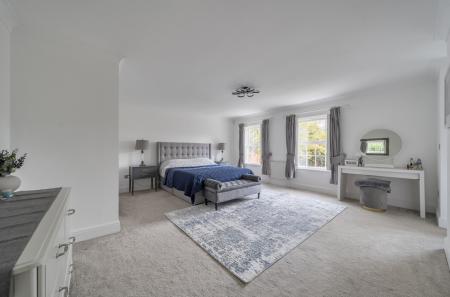 1373998-33-690399...