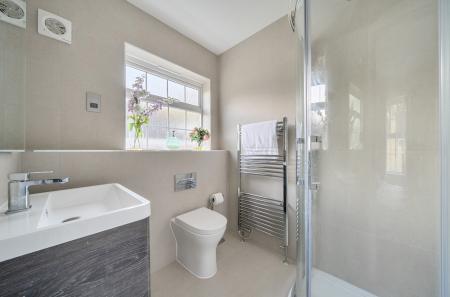 1373998-21-690398...