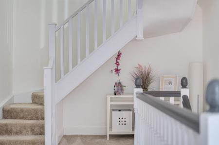 1373998-9-690396c...