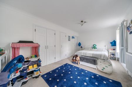 1373998-17-690398...