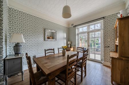 1415082-7-69a1cde...