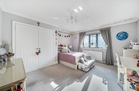 1421378-11-69a6fc...