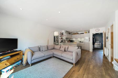 21-68220bc7cf8ae-...