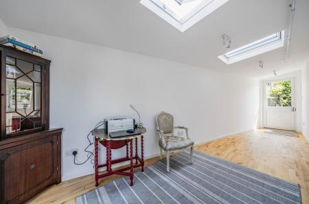 1287395-5-68249cd...