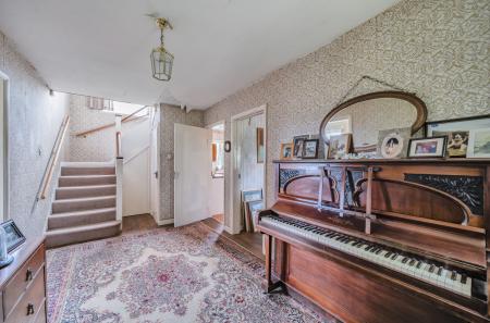 1310645-18-685011...