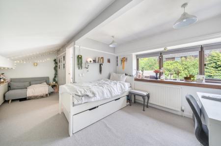 1313672-6-685570a...