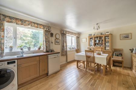 1327589-3-687e2fe...