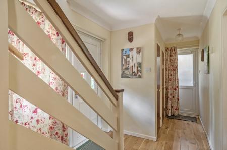 1327589-6-687e300...