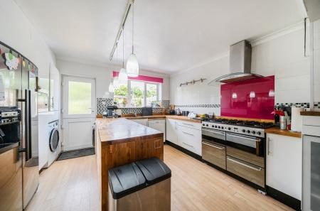 1333452-6-688b999...