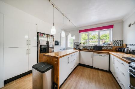 1333452-7-688b99a...