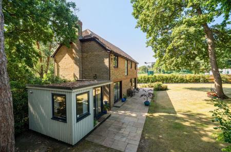 1340560-10-689b14...