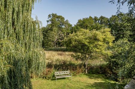 1339886-4-689b6a0...