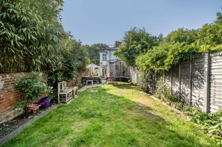 1339886-5-689b6a0...