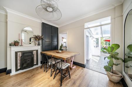 1339886-12-689b6a...