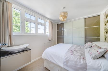 1335977-18-689f17...