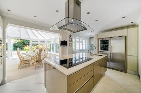 1335977-8-689f165...